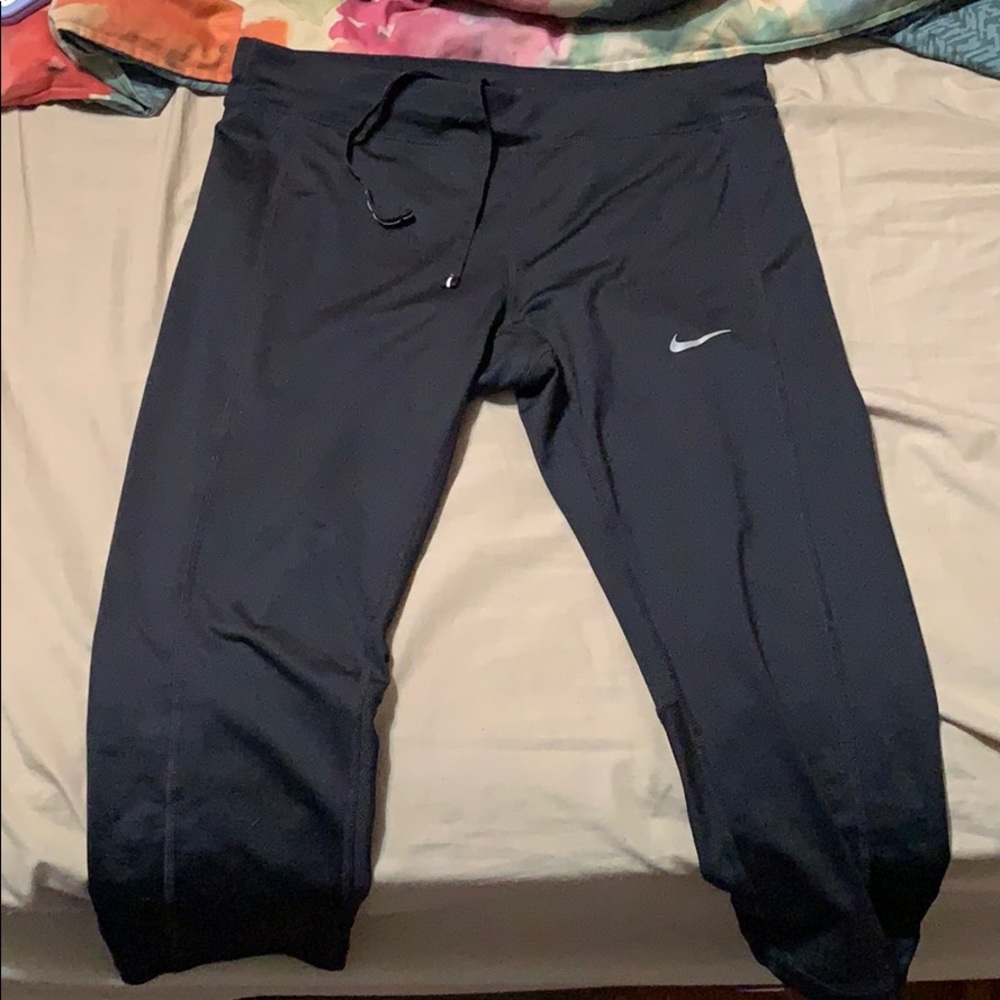 Black Nike dry fit cropped running leggings